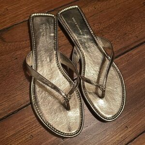 Tory Burch class is flip flop